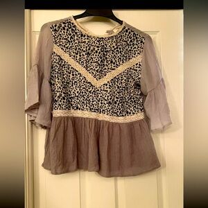 Women’s Size M Umgee Top